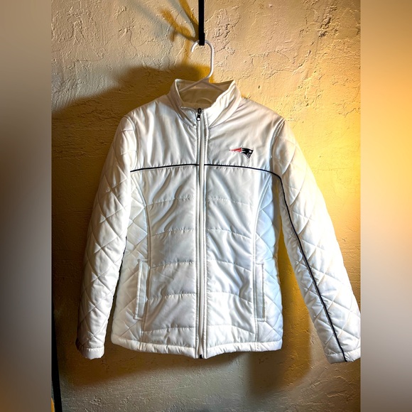 NFL New England Patriots White Team Apparel Jacket Medium full zip puffer sports - Picture 1 of 10